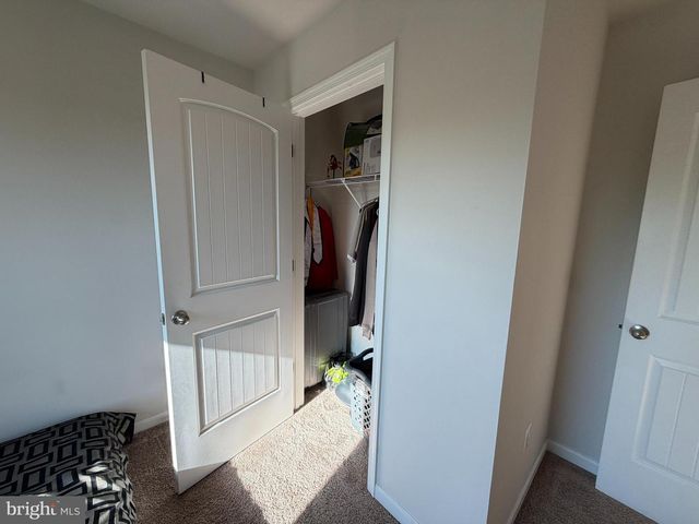 31 BLOOMSBURY ST, Falling Waters, WV 25419