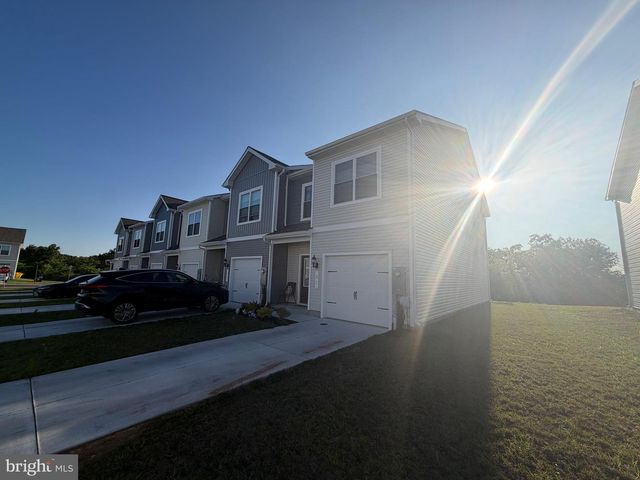 31 BLOOMSBURY ST, Falling Waters, WV 25419
