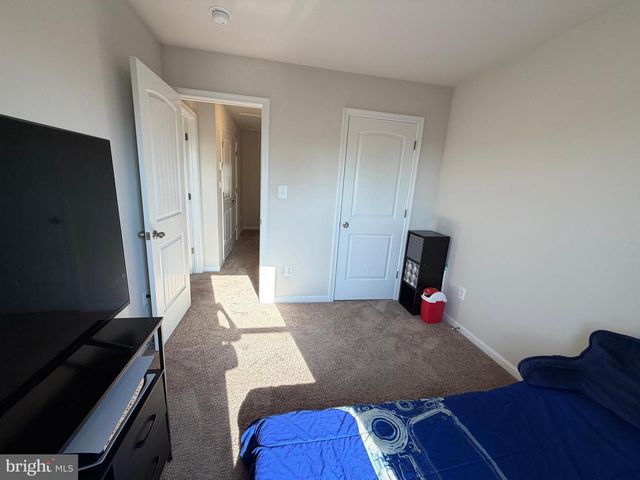 31 BLOOMSBURY ST, Falling Waters, WV 25419