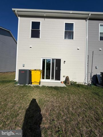 31 BLOOMSBURY ST, Falling Waters, WV 25419