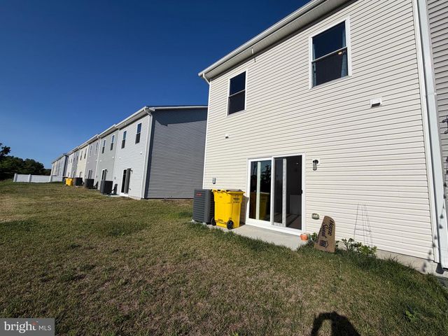 31 BLOOMSBURY ST, Falling Waters, WV 25419