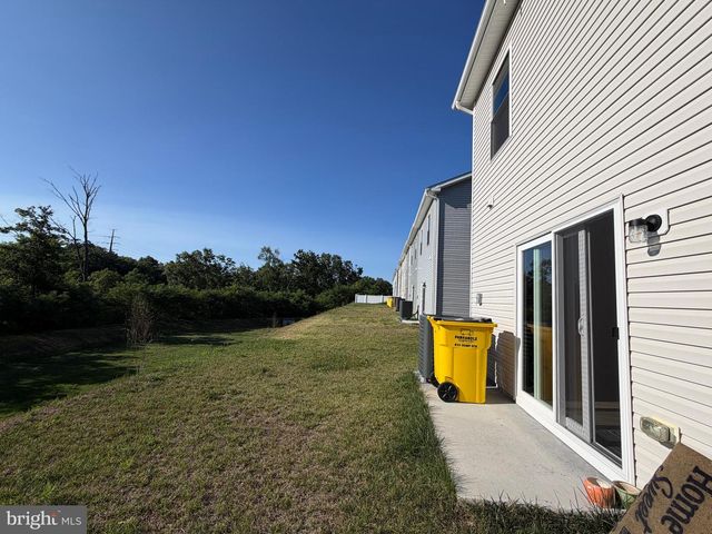 31 BLOOMSBURY ST, Falling Waters, WV 25419
