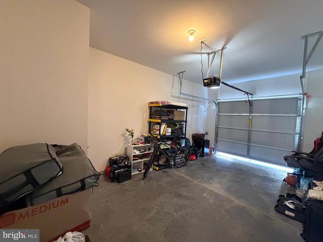 31 BLOOMSBURY ST, Falling Waters, WV 25419