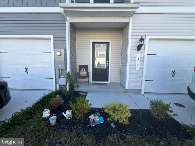 31 BLOOMSBURY ST, Falling Waters, WV 25419