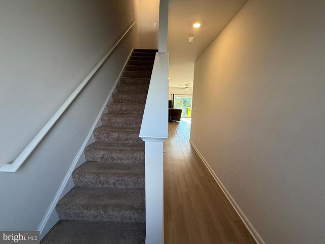 31 BLOOMSBURY ST, Falling Waters, WV 25419