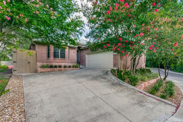 10 OAKWELL FARMS PKWY, San Antonio, TX 78218