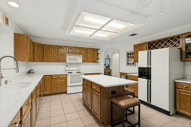 10 OAKWELL FARMS PKWY, San Antonio, TX 78218
