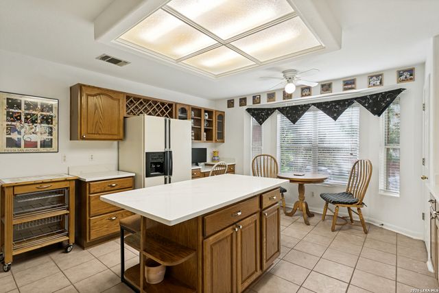 10 OAKWELL FARMS PKWY, San Antonio, TX 78218