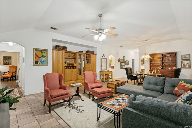 10 OAKWELL FARMS PKWY, San Antonio, TX 78218