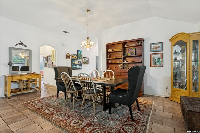 10 OAKWELL FARMS PKWY, San Antonio, TX 78218