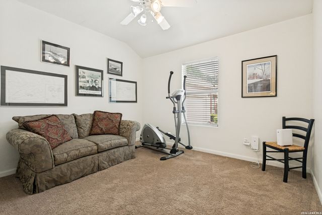 10 OAKWELL FARMS PKWY, San Antonio, TX 78218