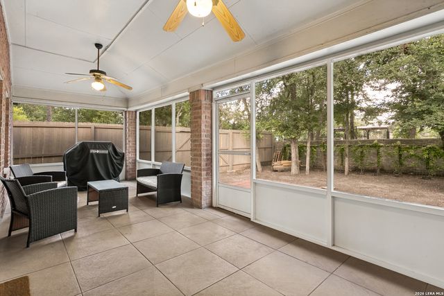10 OAKWELL FARMS PKWY, San Antonio, TX 78218