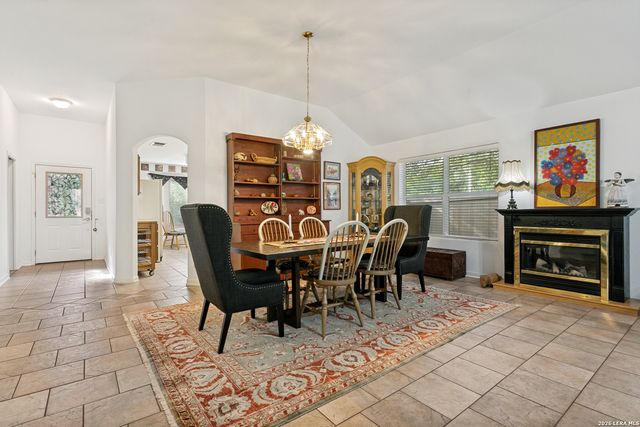 10 OAKWELL FARMS PKWY, San Antonio, TX 78218