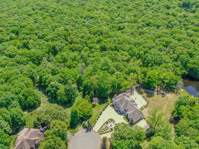 9 Vista Ct, Kinnelon Boro, NJ 07405