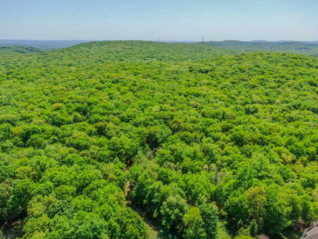 9 Vista Ct, Kinnelon Boro, NJ 07405