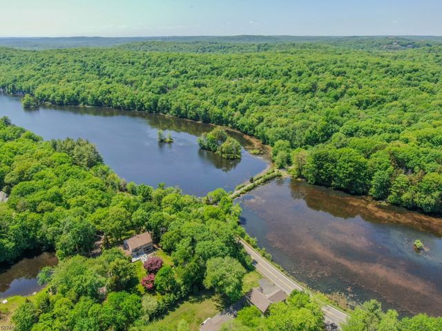 9 Vista Ct, Kinnelon Boro, NJ 07405