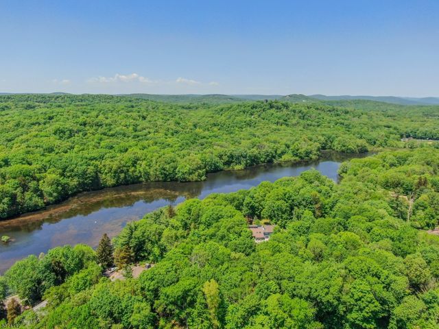 9 Vista Ct, Kinnelon Boro, NJ 07405