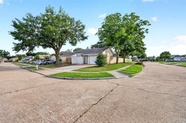 19963 Sutton Falls Drive, Cypress, TX 77433