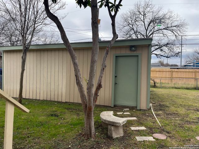 142 HARWOOD DR, San Antonio, TX 78213
