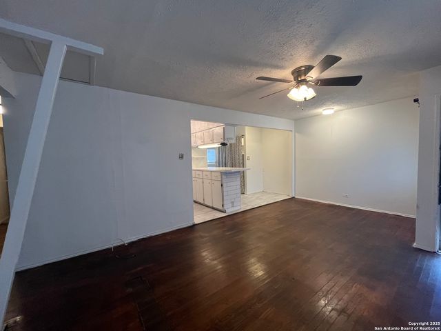 142 HARWOOD DR, San Antonio, TX 78213