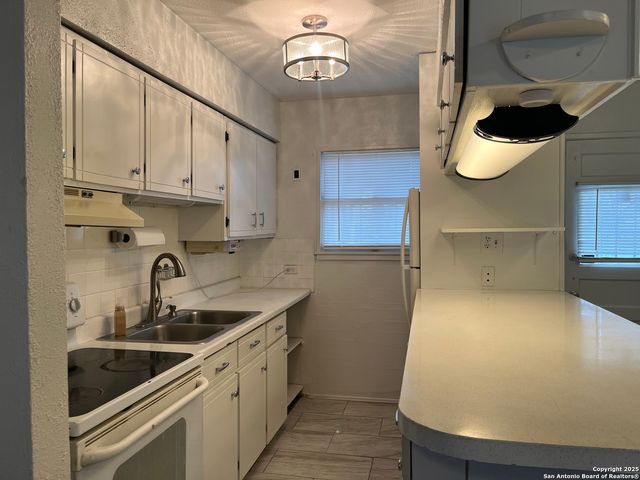 142 HARWOOD DR, San Antonio, TX 78213