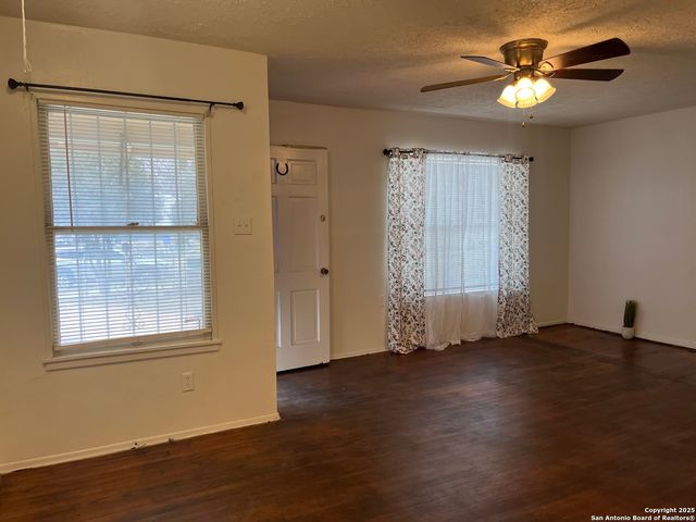 142 HARWOOD DR, San Antonio, TX 78213