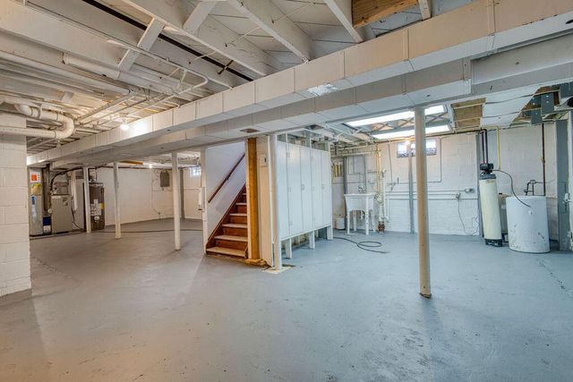 3080 N Brookfield ROAD, Brookfield, WI 53045