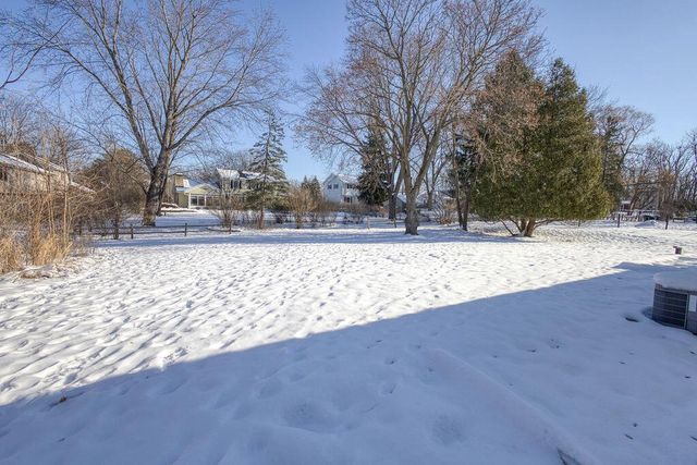 3080 N Brookfield ROAD, Brookfield, WI 53045