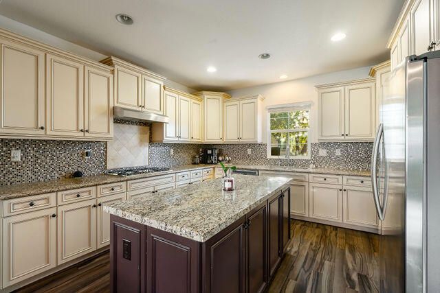 551 Via De La Paz, Palm Desert, CA 92211