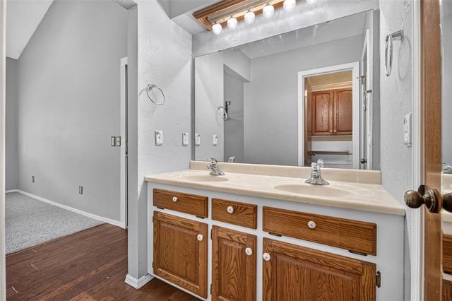 5808 Hefner Village Court, Oklahoma City, OK 73162