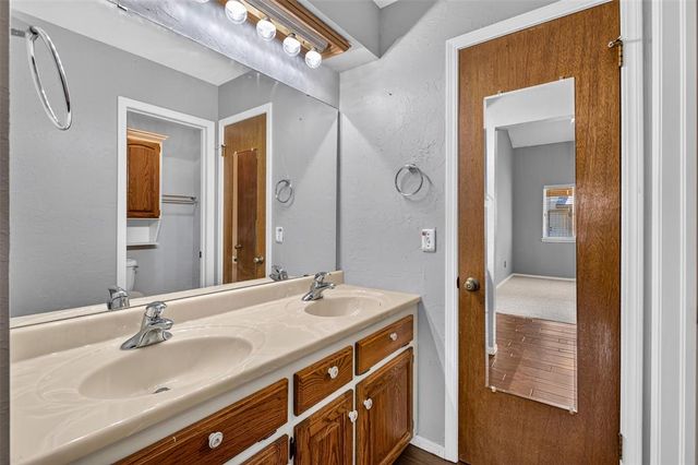 5808 Hefner Village Court, Oklahoma City, OK 73162