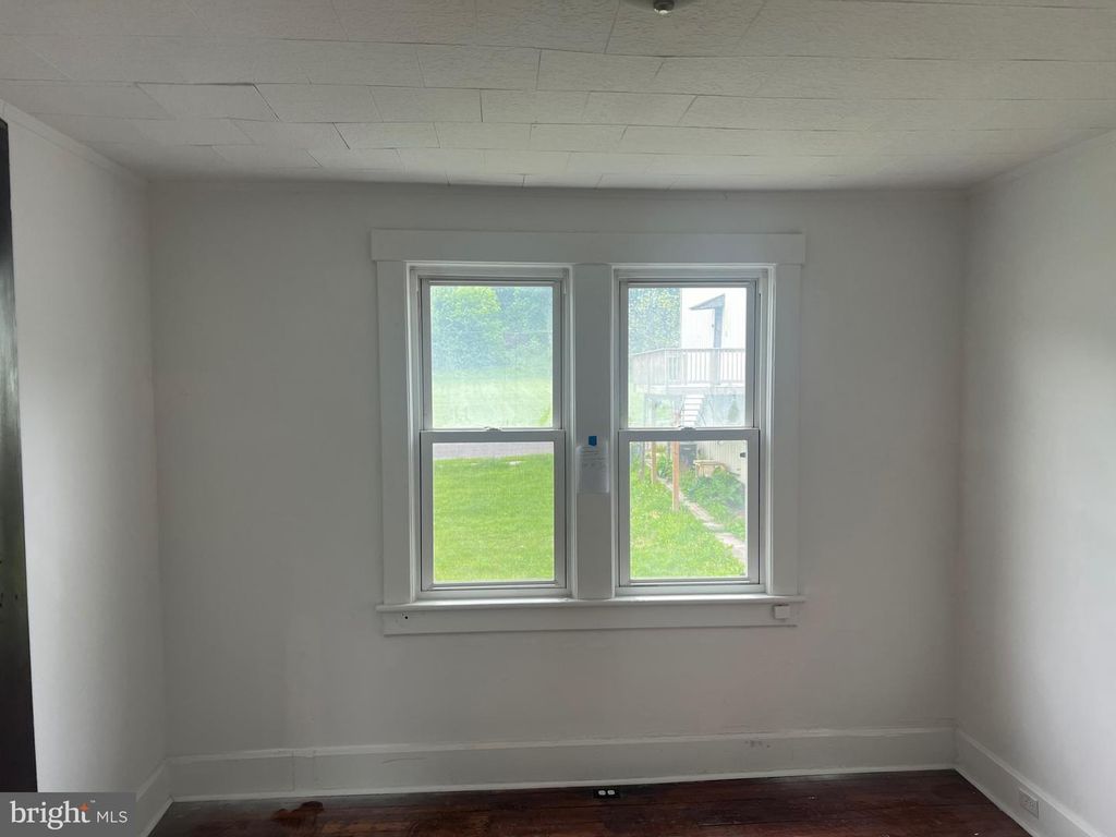 Image 10 of property listing at 116 W OLDTOWN RD, Cumberland, MD 21502