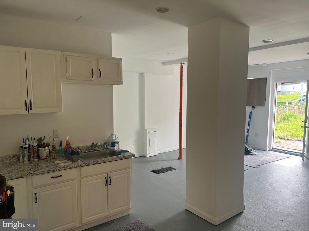 Image 12 of property listing at 116 W OLDTOWN RD, Cumberland, MD 21502