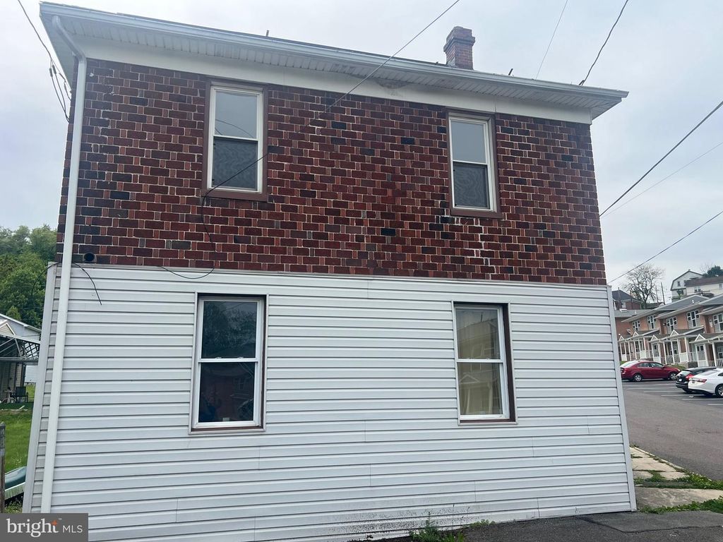 Image 3 of property listing at 116 W OLDTOWN RD, Cumberland, MD 21502