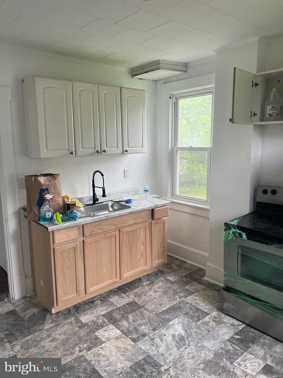Image 4 of property listing at 116 W OLDTOWN RD, Cumberland, MD 21502