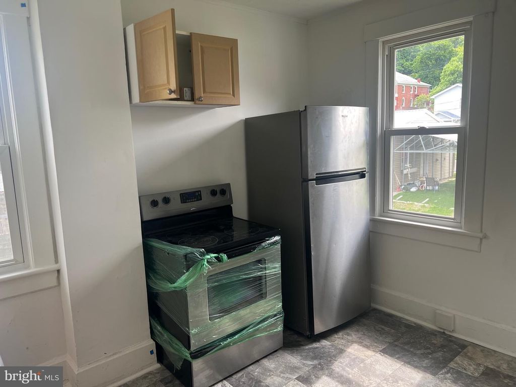 Image 5 of property listing at 116 W OLDTOWN RD, Cumberland, MD 21502