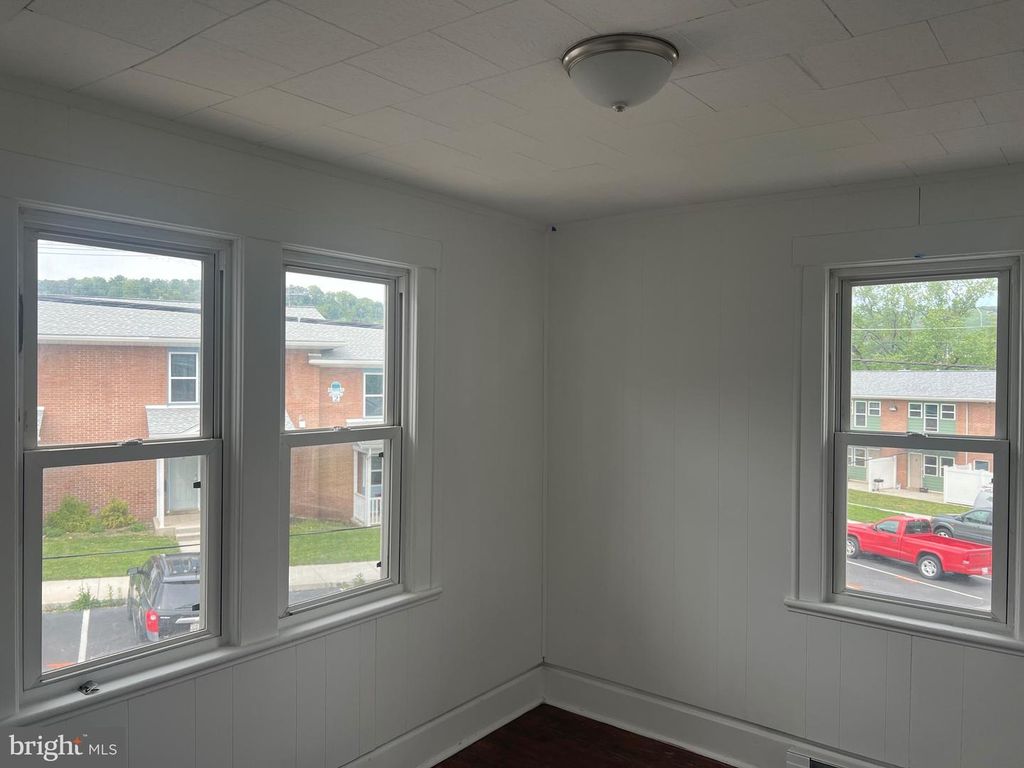 Image 6 of property listing at 116 W OLDTOWN RD, Cumberland, MD 21502