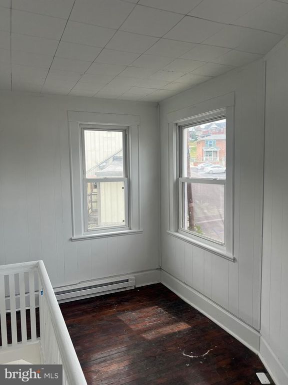 Image 8 of property listing at 116 W OLDTOWN RD, Cumberland, MD 21502