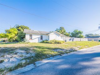 1215 MORIN STREET, Eustis, FL 32726