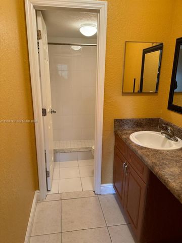 2850 NW 55th Ave 1B, Lauderhill, FL 33313