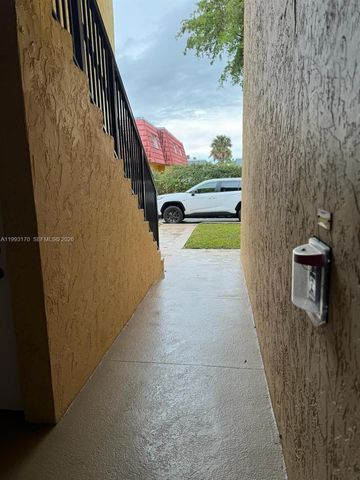 2850 NW 55th Ave 1B, Lauderhill, FL 33313