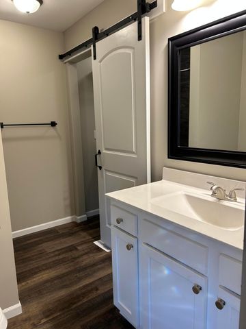 405 W SMITH ST, Sturgeon, MO 65284