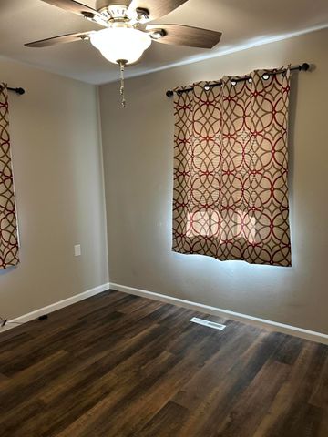 405 W SMITH ST, Sturgeon, MO 65284