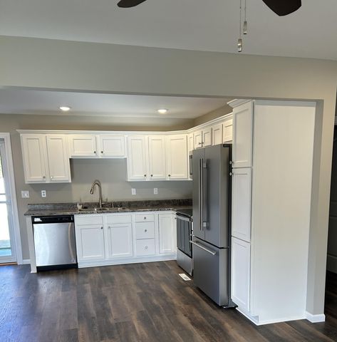 405 W SMITH ST, Sturgeon, MO 65284