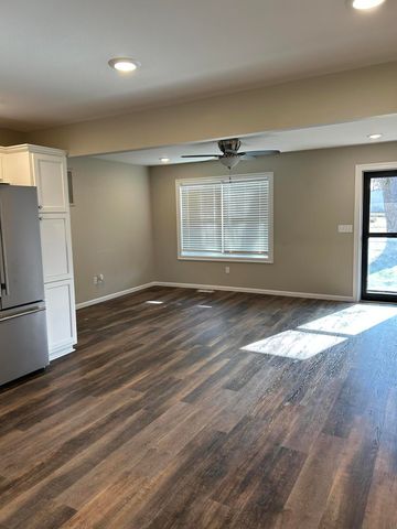 405 W SMITH ST, Sturgeon, MO 65284