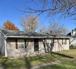 405 W SMITH ST, Sturgeon, MO 65284
