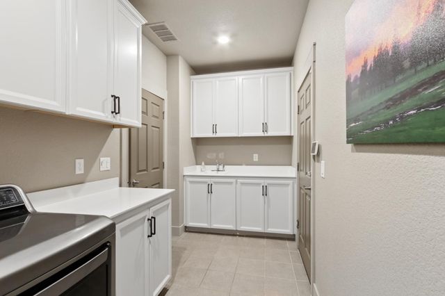 933 Hadley Dr, Lincoln, CA 95648