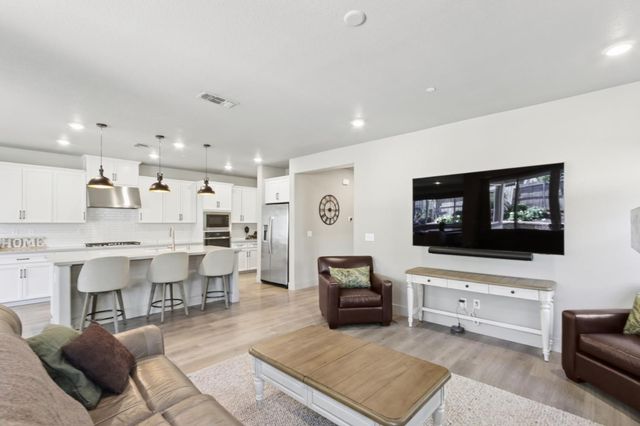 933 Hadley Dr, Lincoln, CA 95648