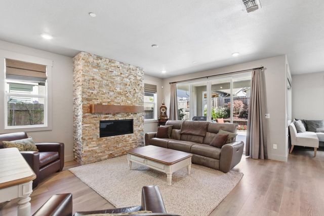 933 Hadley Dr, Lincoln, CA 95648