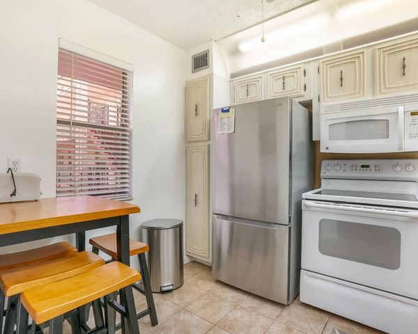 2851 Somerset Drive 205, Lauderdale Lakes, FL 33311